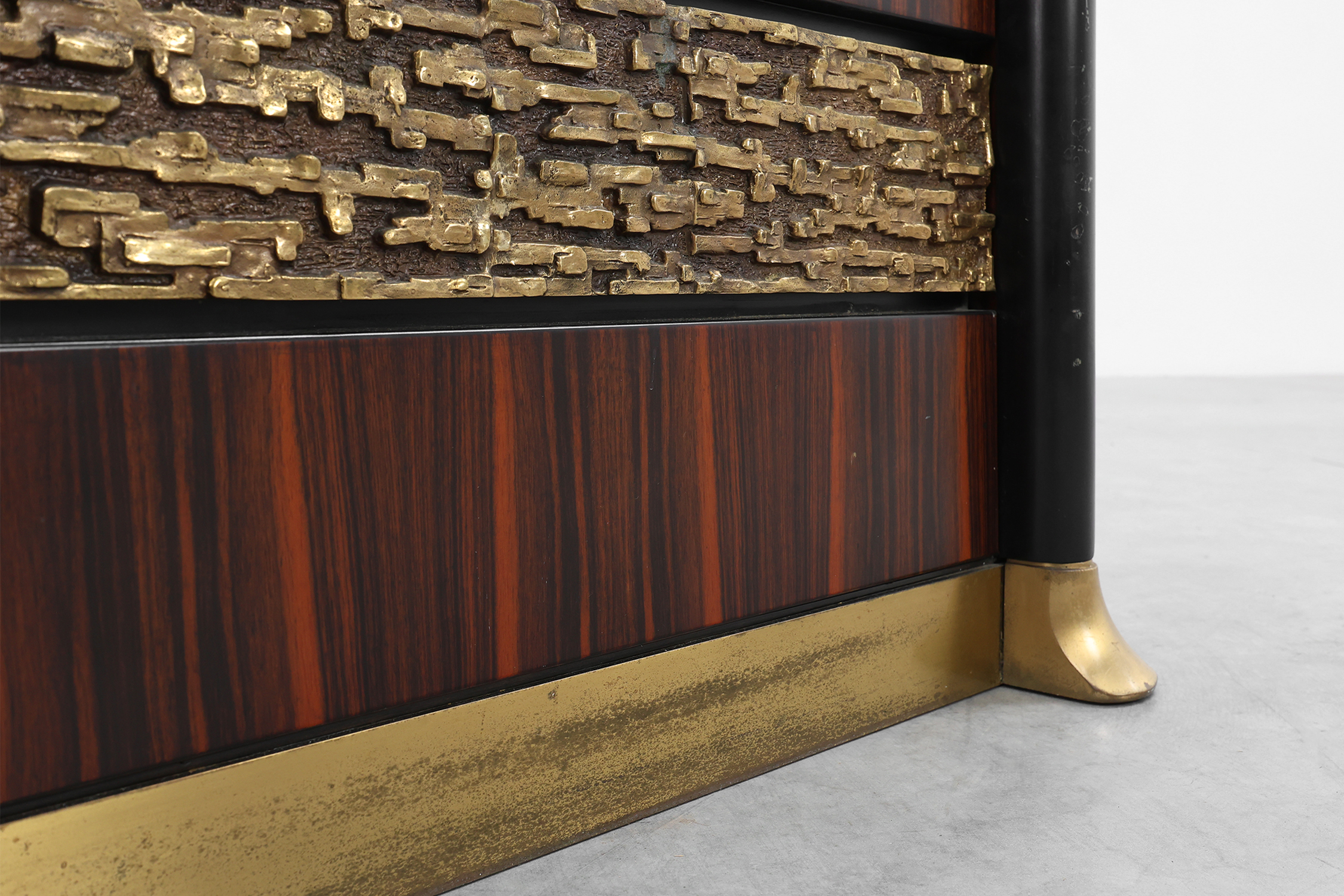 Rare Set of nightstands by Luciano Frigerio 'Desir&egrave;' with brass relief, Italy 1970'sthumbnail